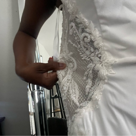 White Wedding Dress Never Worn - Picture 4 of 8